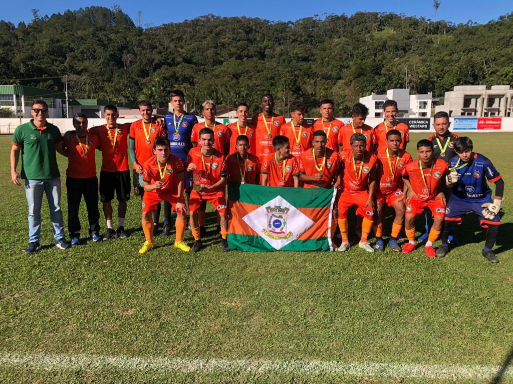 Esporte – Camboriú embarca para a disputa da Etapa Estadual dos Joguinhos Abertos