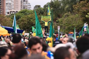 Manifestantes vão às ruas em todo o Brasil contra o resultado das urnas São Paulo, Rio de Janeiro, Brasília, Santa Catarina entre outros estados registraram os maiores protestos, realizados próximos a bases militares